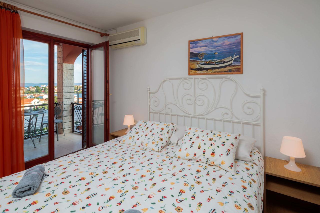 Apartments Loncar Seget Vranjica Extérieur photo