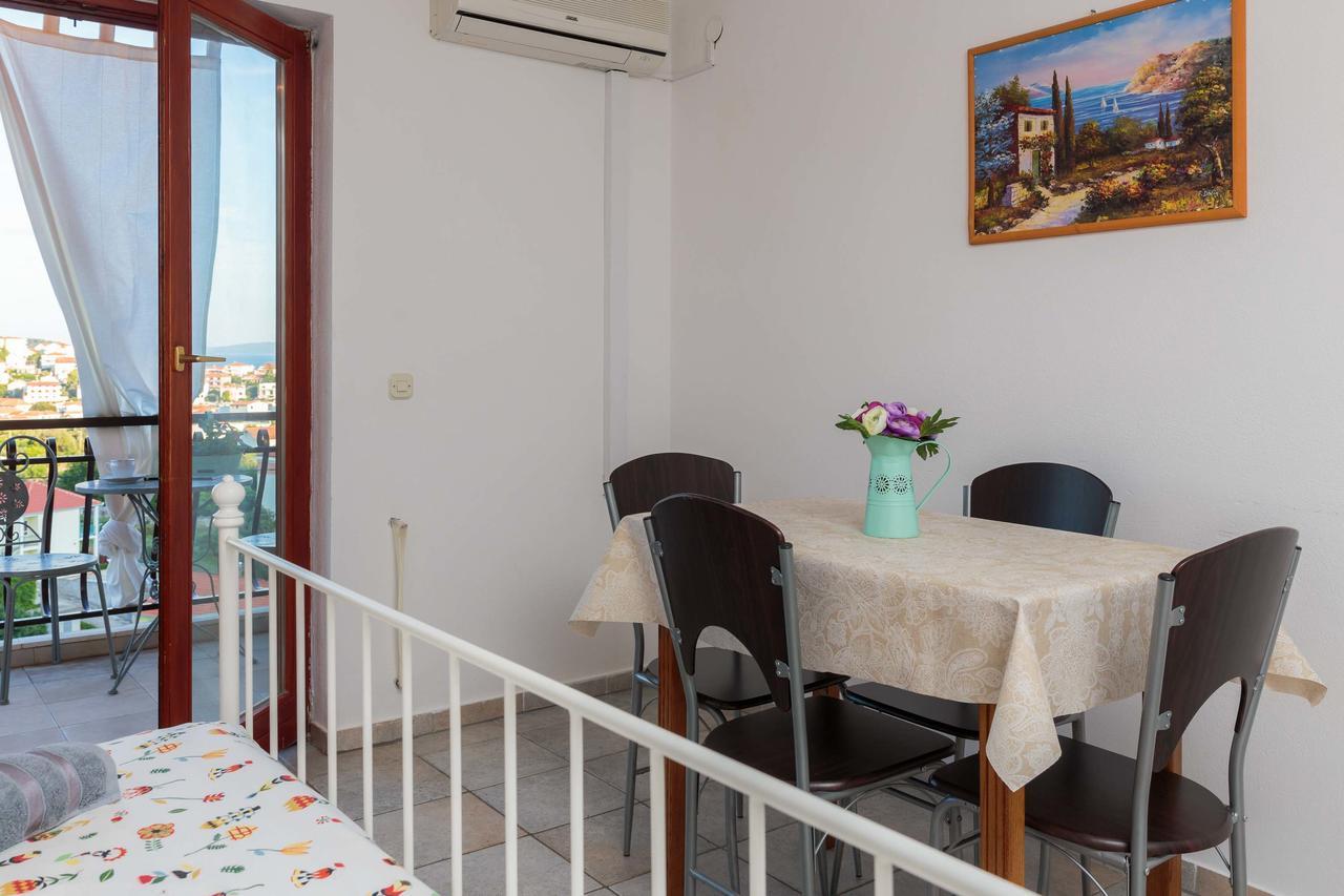 Apartments Loncar Seget Vranjica Extérieur photo